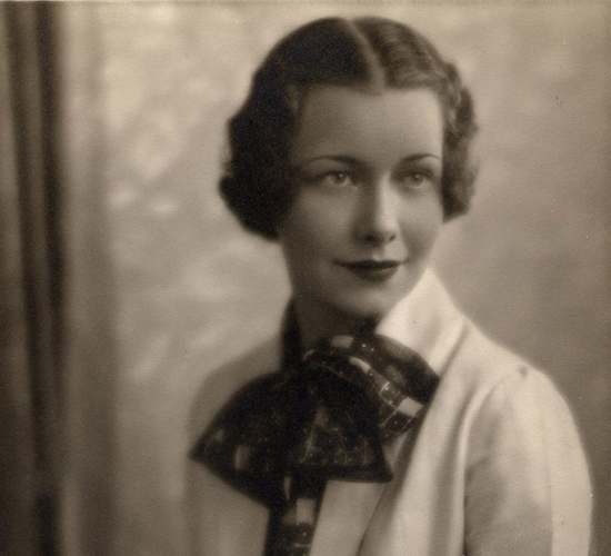 Fashionable_woman_in_1935_Bow