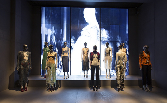Installation_view_of_London_gallery_Alexander_McQueen_Savage_Beauty_at_the_VA_c_Victoria_and_Albert_Museum_London